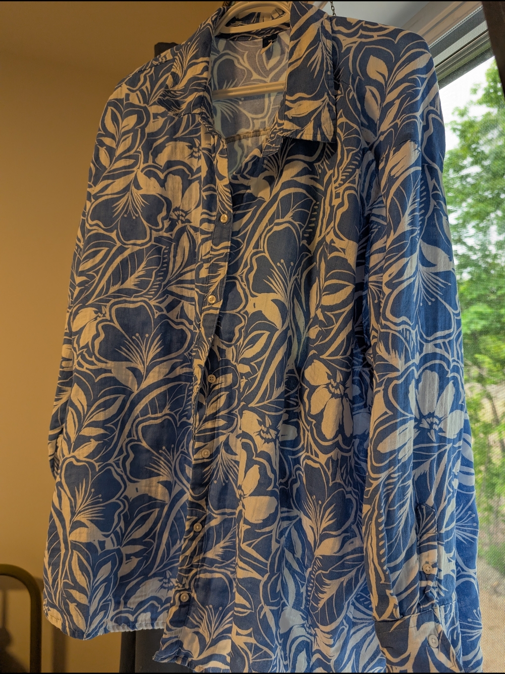 Old Navy Lightweight Floral Blouse With Open Back